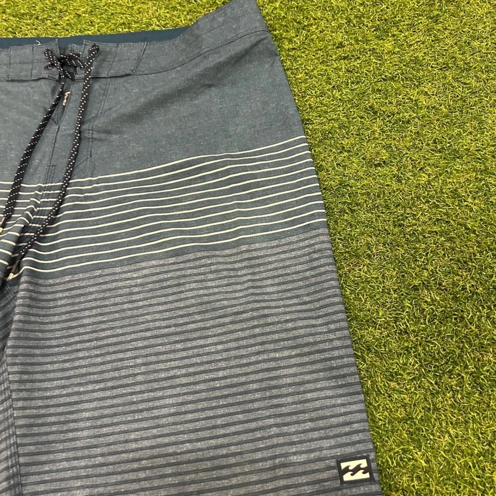 Billabong Mens Board Shorts Teal Grey Striped Cargo Pocket Swim Trunks Size 32